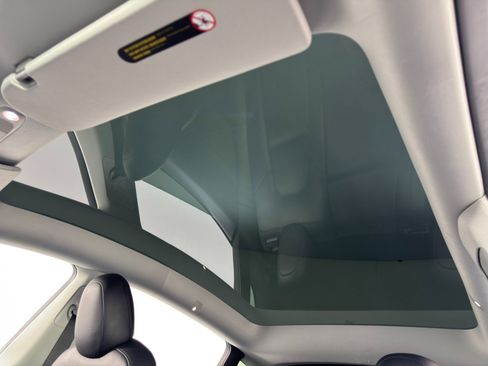 Used 2021 Tesla Model Y Long Range image 12