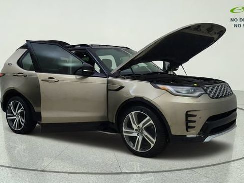 Used 2024 Land Rover Discovery Metropolitan Edition AWD/4WD image 12