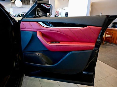 Used 2020 Maserati Levante image 27