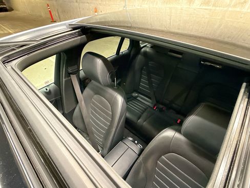 Used 2018 Mercedes-Benz GLC 300 4MATIC image 24