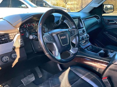 Used 2019 GMC Yukon XL SLT image 13