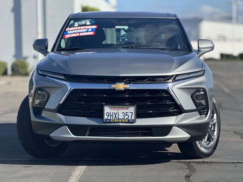 Used 2023 Chevrolet Blazer LT image 2