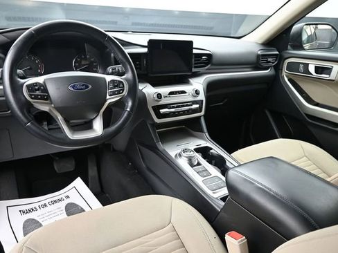 Used 2021 Ford Explorer XLT image 26