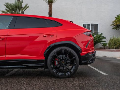 Used 2022 Lamborghini Urus AWD/4WD image 33