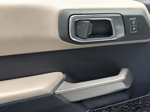 Used 2022 Ford Bronco Wildtrak image 12