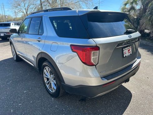 Used 2022 Ford Explorer XLT w/ Equipment Group 202A image 8