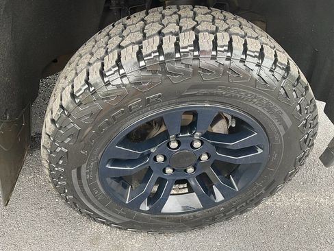 Used 2018 Chevrolet Silverado 1500 LT w/ All Star Edition AWD/4WD image 38