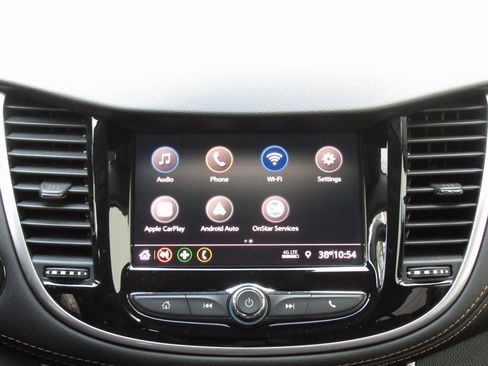 Used 2022 Chevrolet Trax LT w/ LT Convenience Package image 25