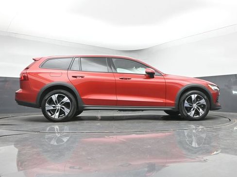 Used 2024 Volvo V60 B5 Cross Country Plus w/ Climate Package AWD/4WD image 17