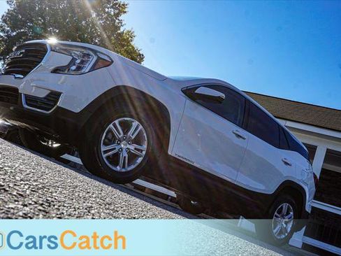 Used 2022 GMC Terrain SLE image 4