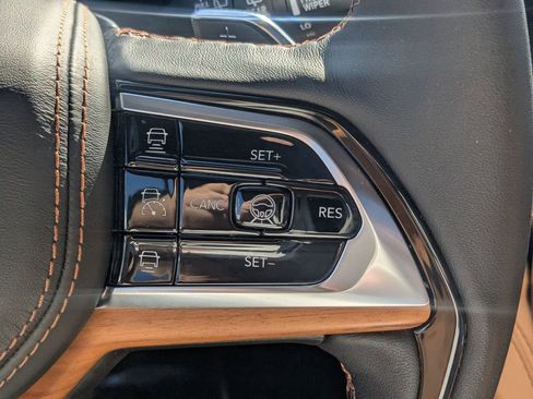 Used 2025 Jeep Grand Cherokee L Summit image 15