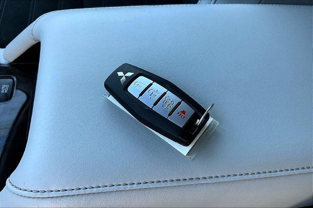 Used 2025 Mitsubishi Outlander SE FWD image 34