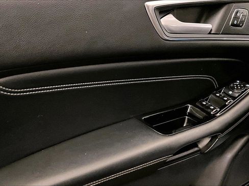 Used 2020 Ford Edge Titanium w/ Equipment Group 301A image 23