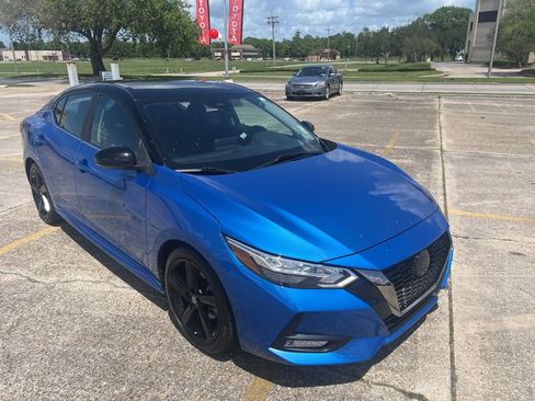 Used 2022 Nissan Sentra SR w/ Electronics Package image 2