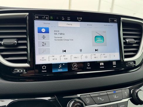 Used 2024 Chrysler Pacifica Touring-L image 20