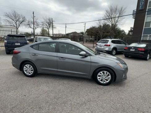 Used 2019 Hyundai Elantra SE w/ Cargo Package image 9