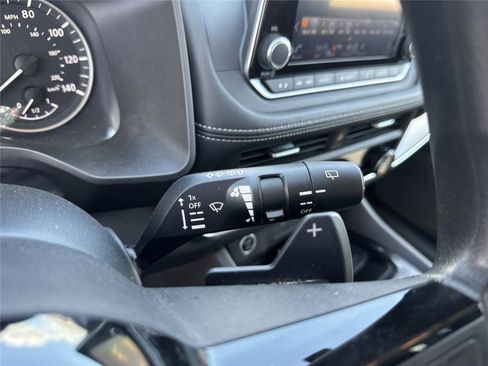 Used 2023 Nissan Rogue SV FWD image 23