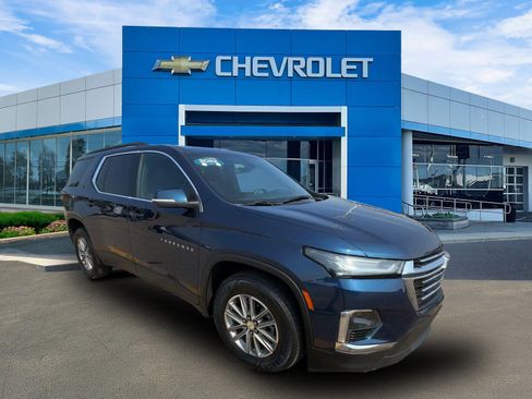 Certified 2022 Chevrolet Traverse LT image 2