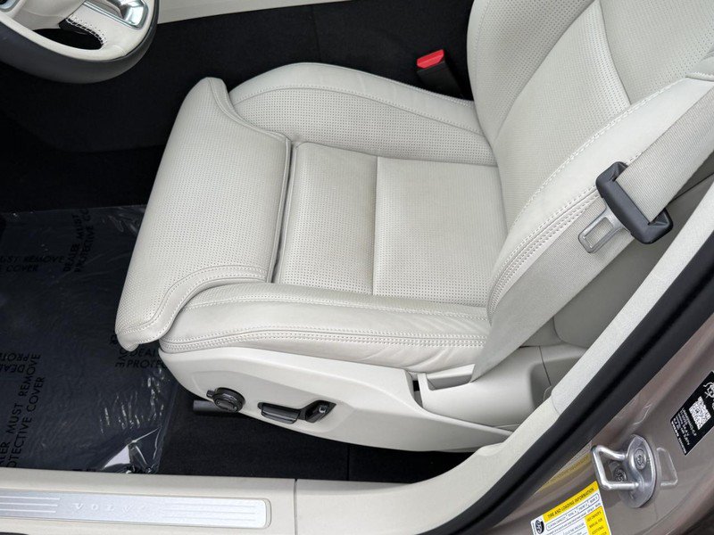 Used 2026 Volvo XC60 B5 Ultra AWD/4WD image 18