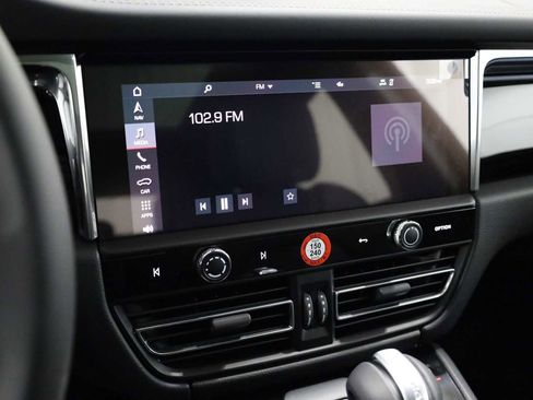Certified 2026 Porsche Macan image 32