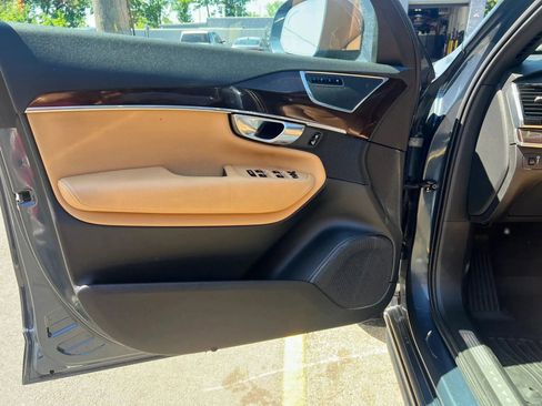 Used 2018 Volvo XC90 T6 Momentum w/ Convenience Package AWD/4WD image 12