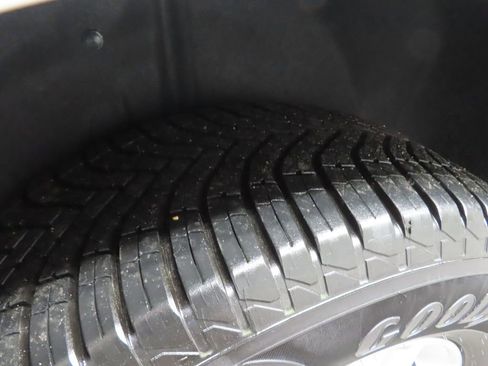 Used 2019 Buick Enclave Essence image 34