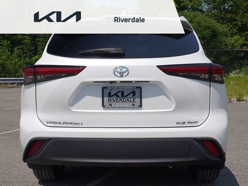 Used 2023 Toyota Highlander XLE AWD/4WD image 13