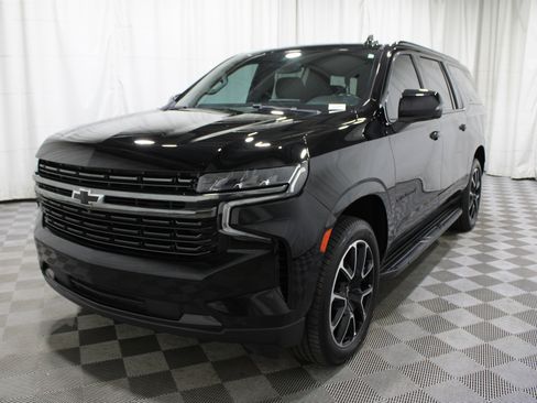 Used 2022 Chevrolet Suburban RST w/ Luxury Package image 38