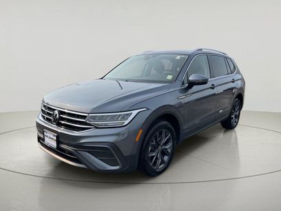 Used 2023 Volkswagen Tiguan SE w/ Panoramic Sunroof Package
