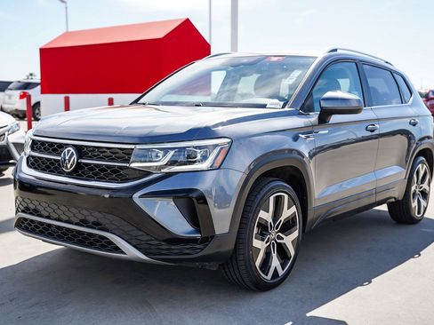 Used 2023 Volkswagen Taos SEL image 3