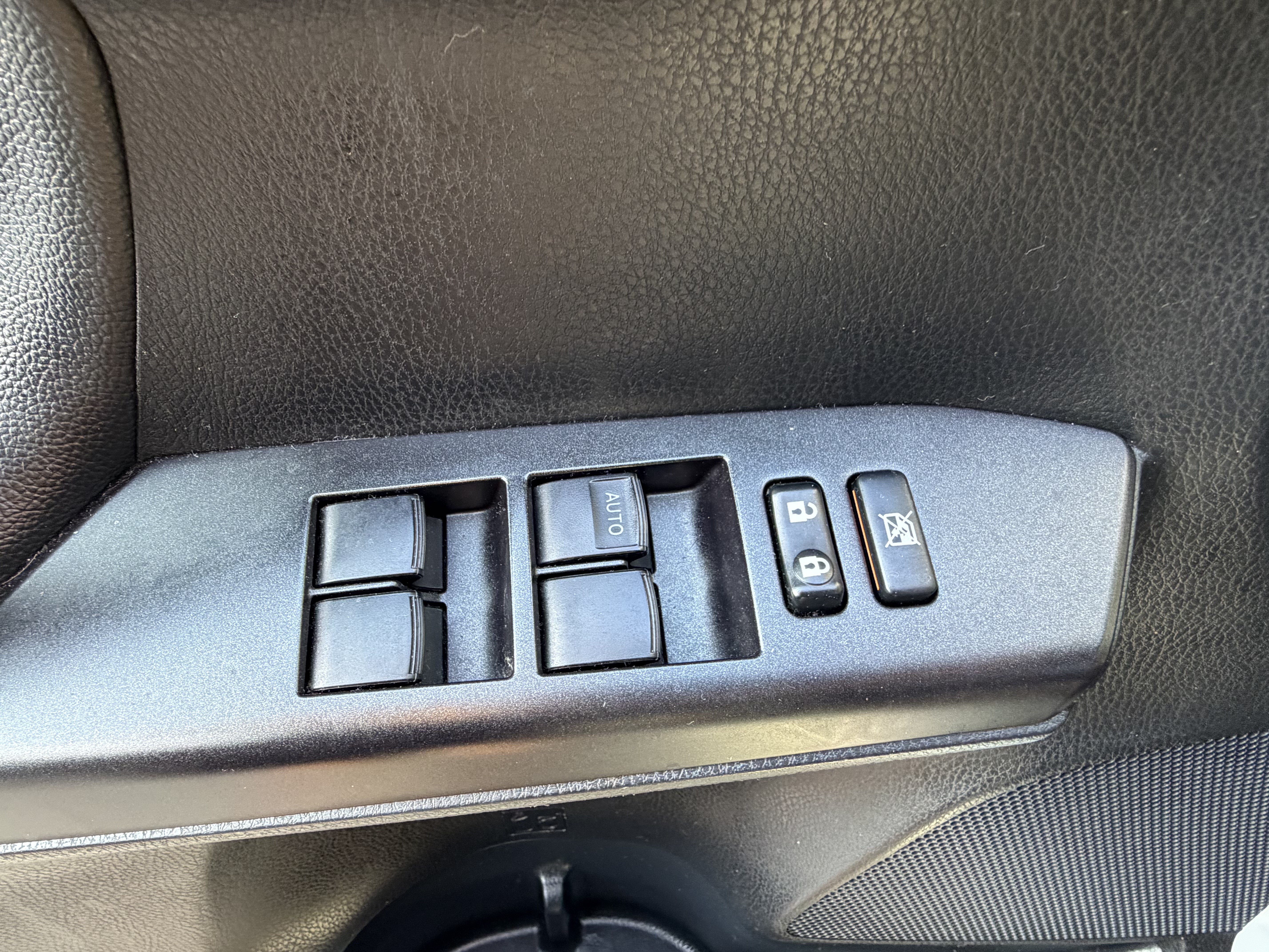 Used 2017 Toyota RAV4 LE FWD image 14