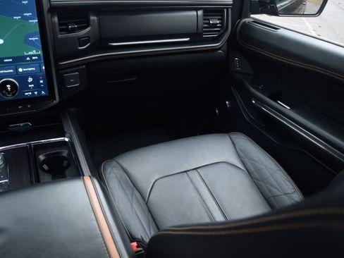 Used 2022 Ford Expedition Platinum image 13