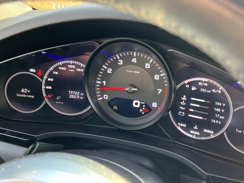 Certified 2023 Porsche Cayenne Platinum Edition image 21