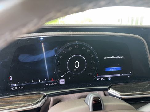 Used 2023 Cadillac Escalade Premium Luxury w/ Performance Package AWD/4WD image 11