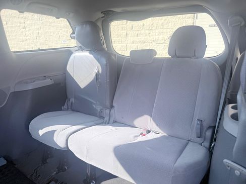 Used 2020 Toyota Sienna LE FWD image 13