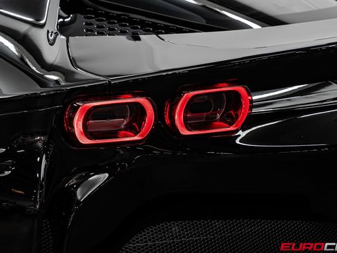Used 2024 Ferrari SF90 Spider image 25