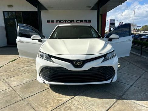Used 2020 Toyota Camry LE image 6