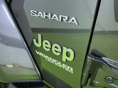 Used 2018 Jeep Wrangler Unlimited Sahara w/ Cold Weather Group image 14