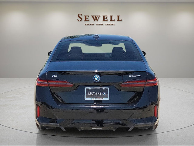 Used 2027 BMW i5 eDrive40 w/ M Sport Package RWD image 4