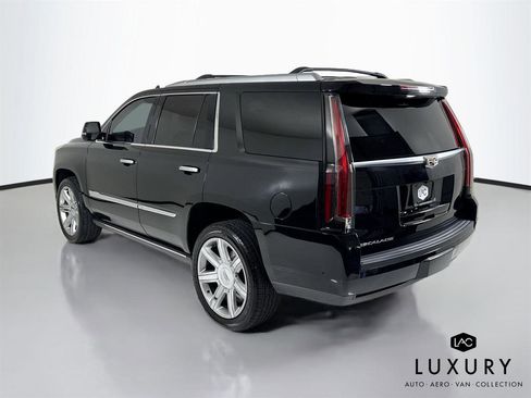 Used 2018 Cadillac Escalade Premium Luxury image 8