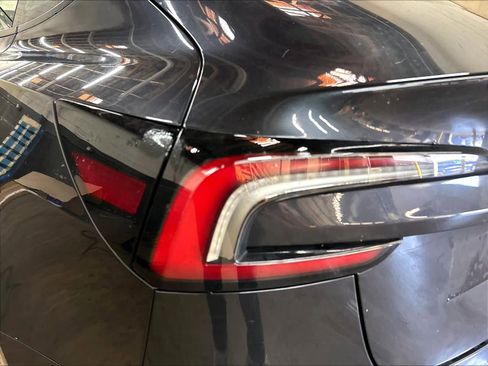 Used 2024 Tesla Model 3 Standard Range RWD image 31