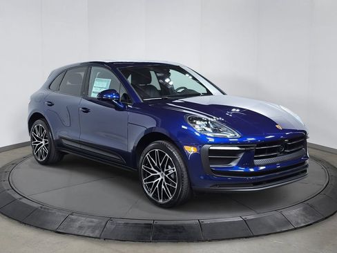 Certified 2026 Porsche Macan AWD/4WD image 9