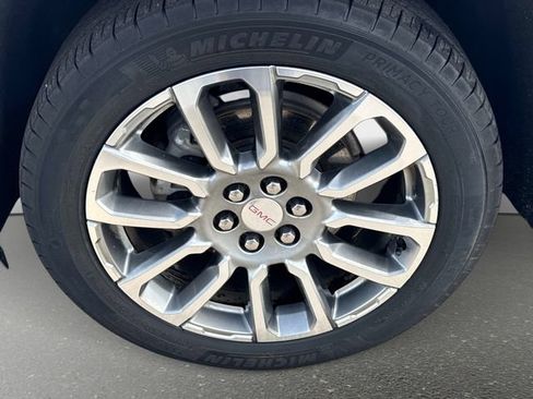 Used 2023 GMC Acadia Denali w/ Denali Ultimate Package FWD image 10