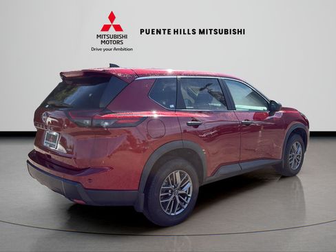 Used 2025 Nissan Rogue S AWD/4WD image 5