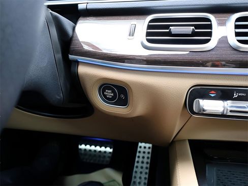 Certified 2025 Mercedes-Benz GLS 580 4MATIC image 31