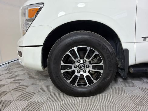 Used 2023 Nissan Titan SV w/ SV Convenience Package image 10
