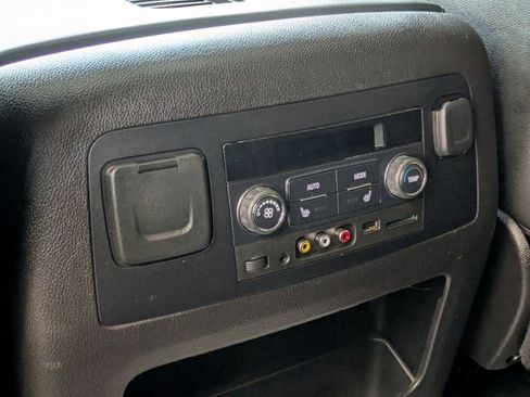 Used 2016 GMC Yukon XL SLT w/ Open Road Package image 19