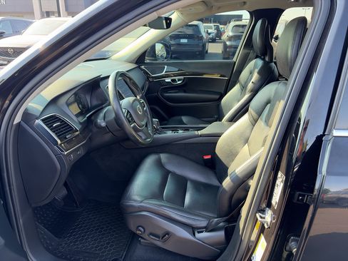 Used 2018 Volvo XC90 T6 Momentum w/ Convenience Package AWD/4WD image 11