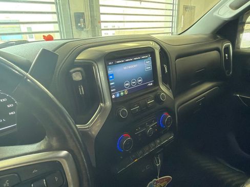 Used 2022 Chevrolet Silverado 1500 LT AWD/4WD image 4