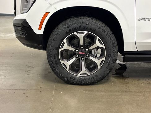 New 2026 GMC Yukon AT4 Ultimate AWD/4WD image 10